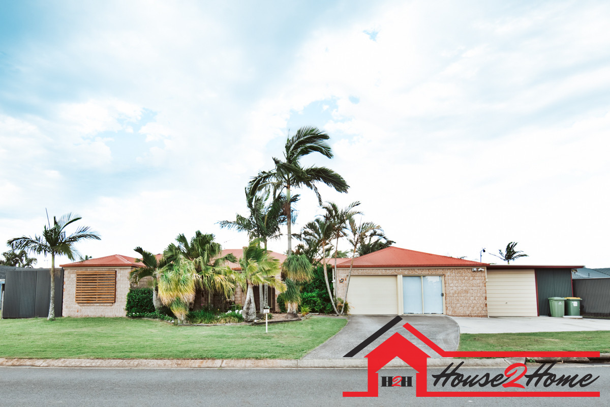  START YOUR NEW YEAR ON THE LAKE AT CABBAGE TREE POINT