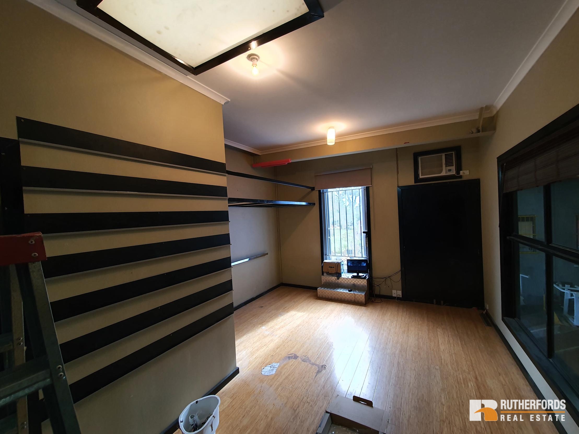4/110 Fairbairn Road, Sunshine West Leased by Rutherfords Real Estate - image 5