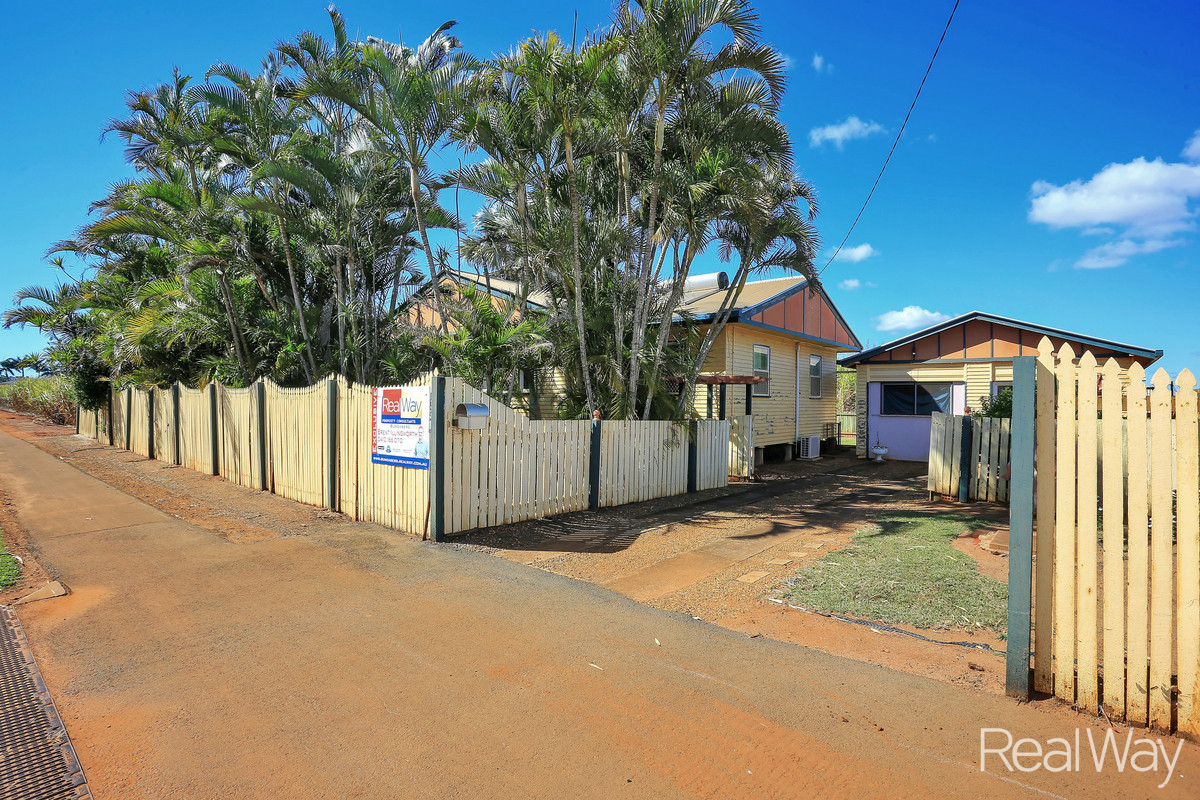  Charming Cottage In Between Coast & City Surrounded By Farmland!