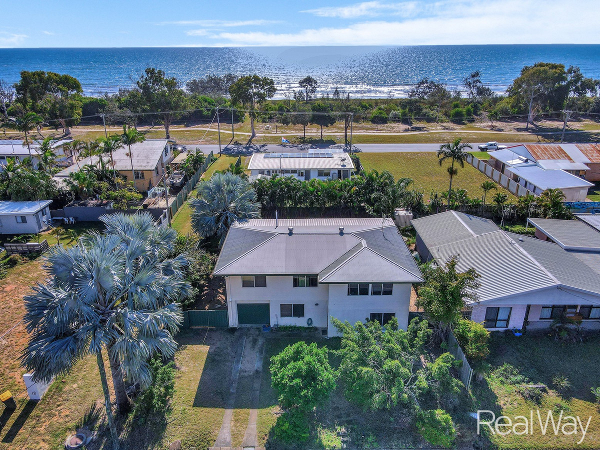  Magical Coastal Renovator within walking distance to the beach at