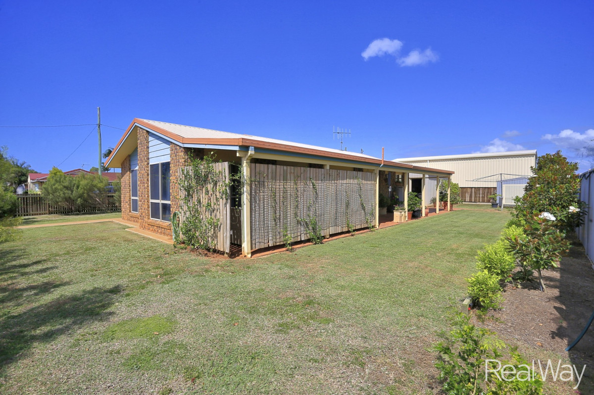  Picture Perfect Home With Sheds Galore Caravan / Boat / Truck Storage!
