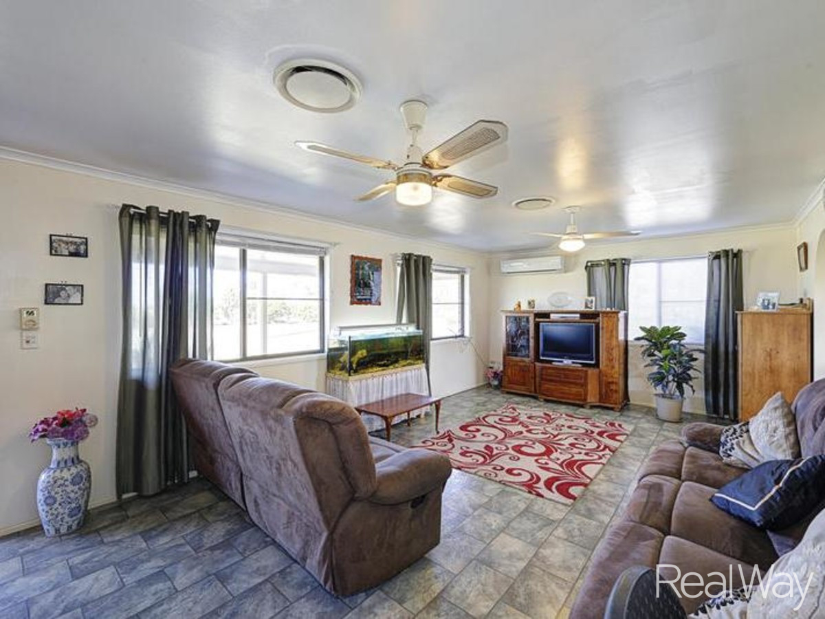  3 Bedroom Pet Friendly Unit!