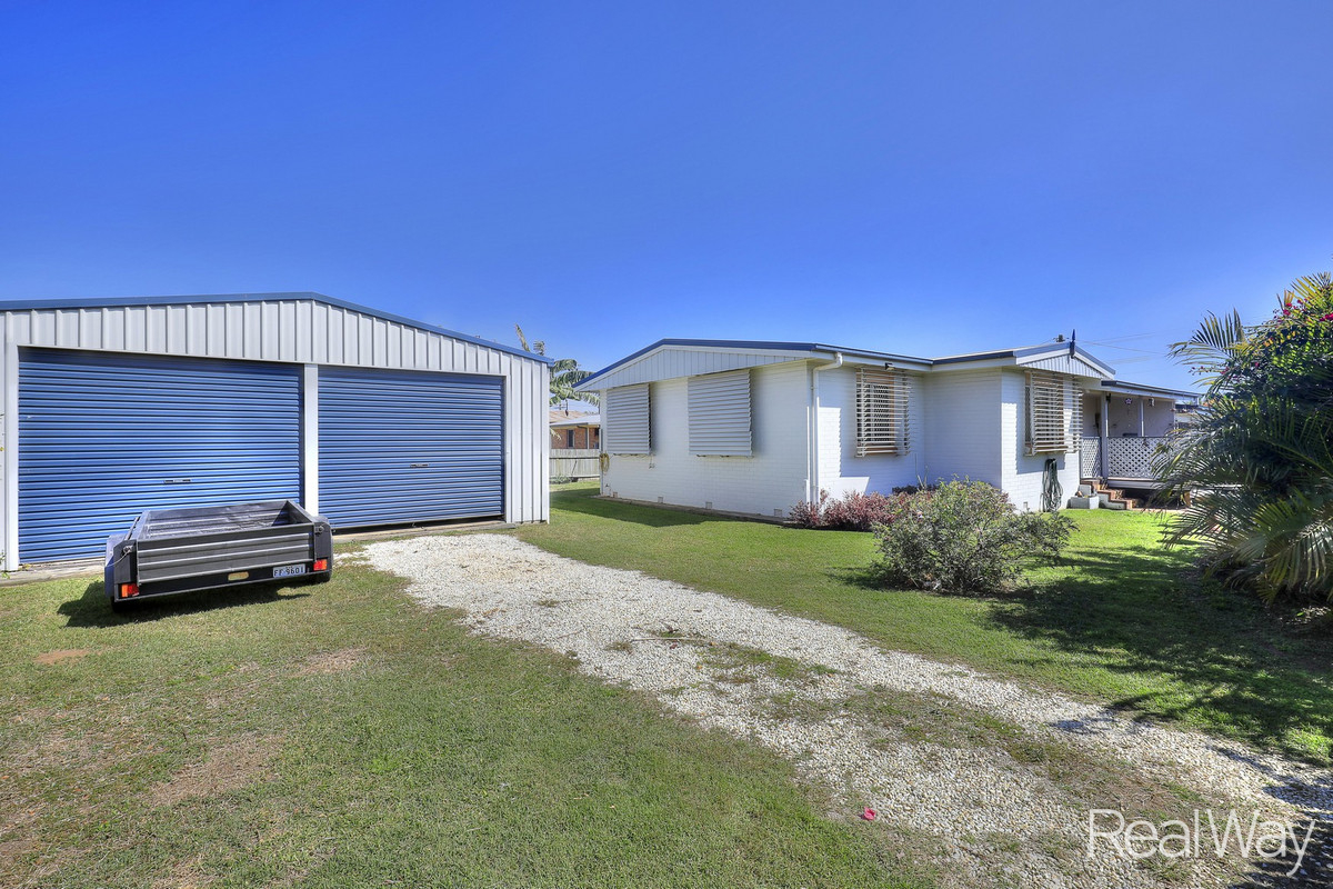  Centrally located 3 bedroom home with huge shed!