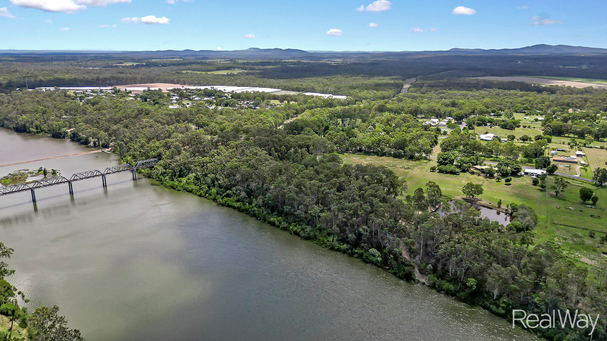  Spectacular Lifestyle home with Dual Living on Acreage with River