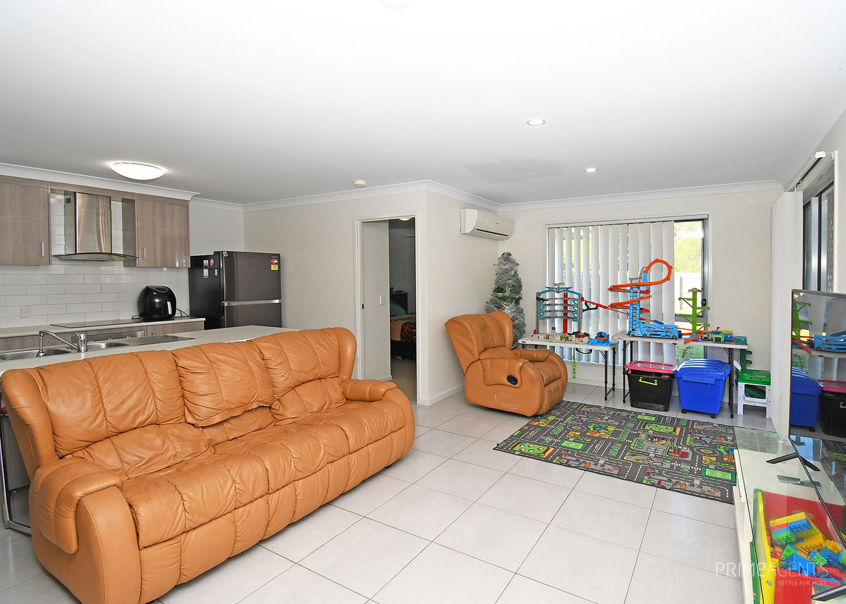 Extended family home 6 bedrooms, 2 homes under one roof!