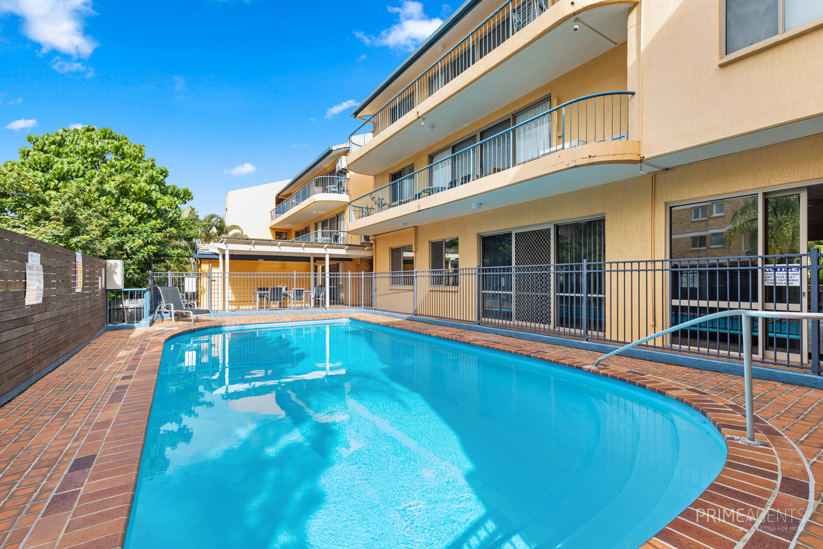 RENOVATED ESPLANADE UNIT GREAT RENTAL RETURN
