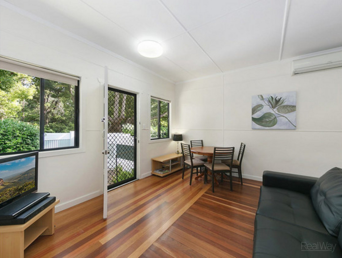 Fully Furnished Well Presented Unit RealWay Toowoomba