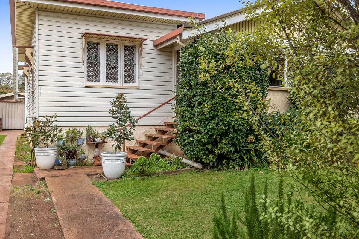 Original Character Home in the Heart of Mount Lofty RealWay Toowoomba