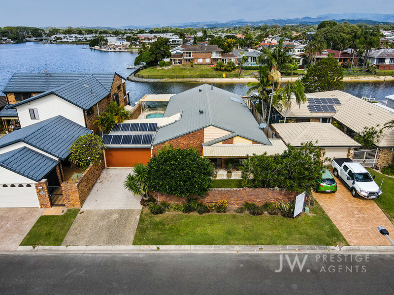 13 Pilot Court, Mermaid Waters Qld