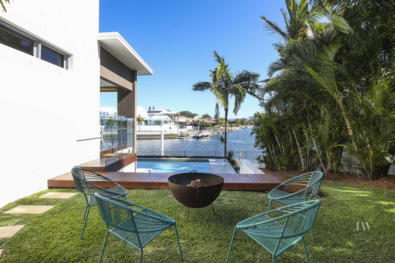 3 Quest Court, Mermaid Waters Qld 4218