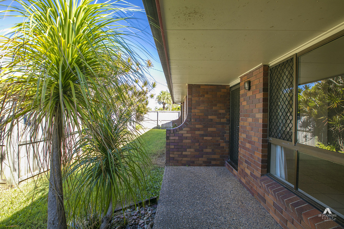 | LARGE CORNER BLOCK BY THE BEACH