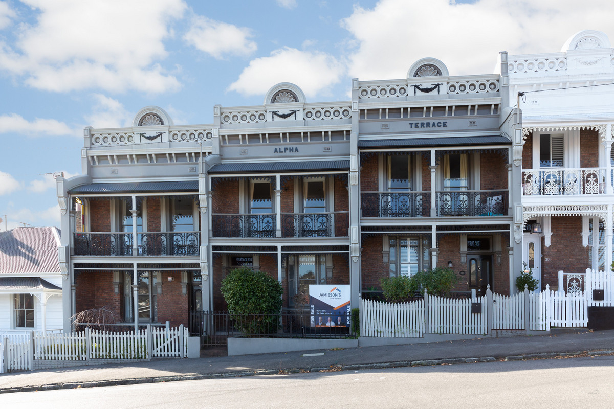 Central Living Lee Jamieson's Real Estate