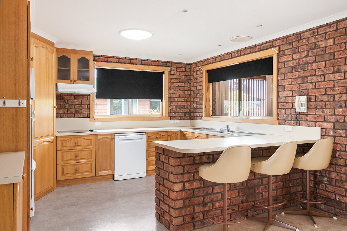 Perfect Position Lee Jamieson's Real Estate