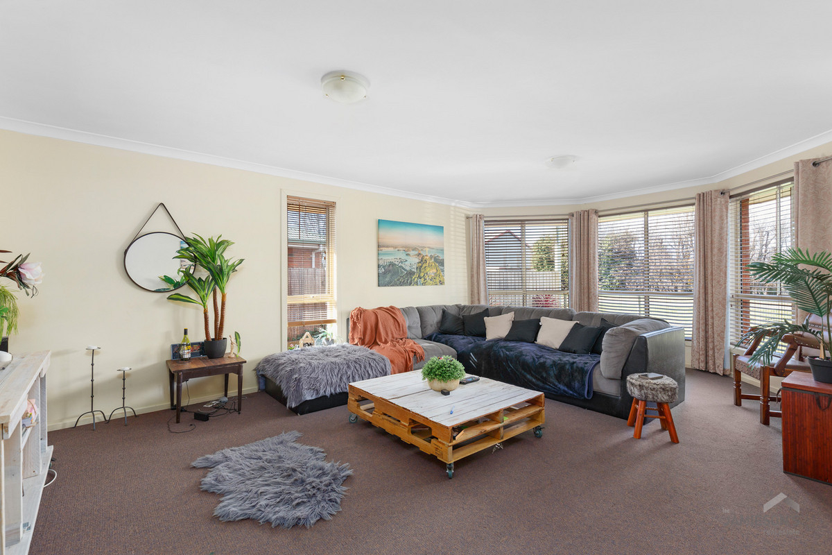 Low maintenance unit in Westbury… Lee Jamieson's Real Estate