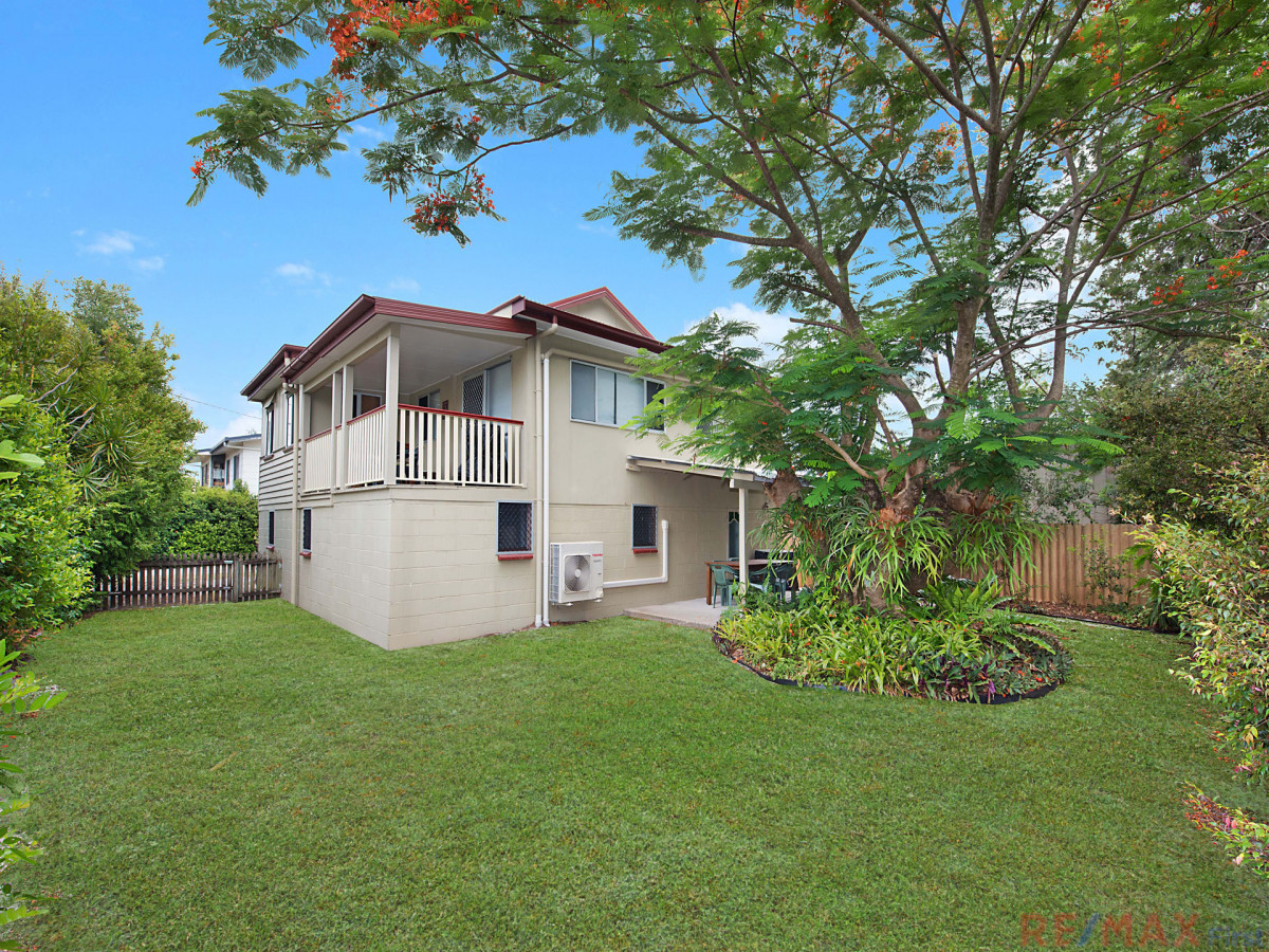 HOUSE SIZED DUPLEX 200 METRES TO THE WATER RE/MAX First Caloundra