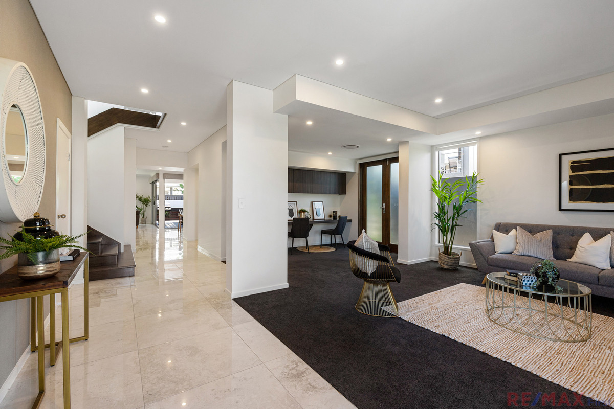STUNNING EXDISPLAY HOME! RE/MAX First Caloundra