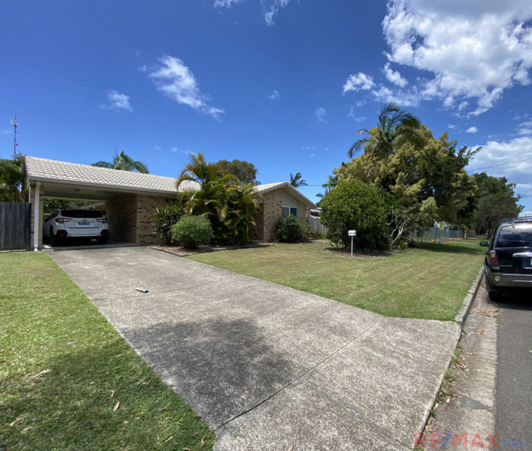  3 Bedroom House Seconds to the Beach!