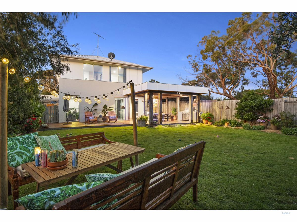  A family home in the heart of Old Torquay Soul, Space and Comfort