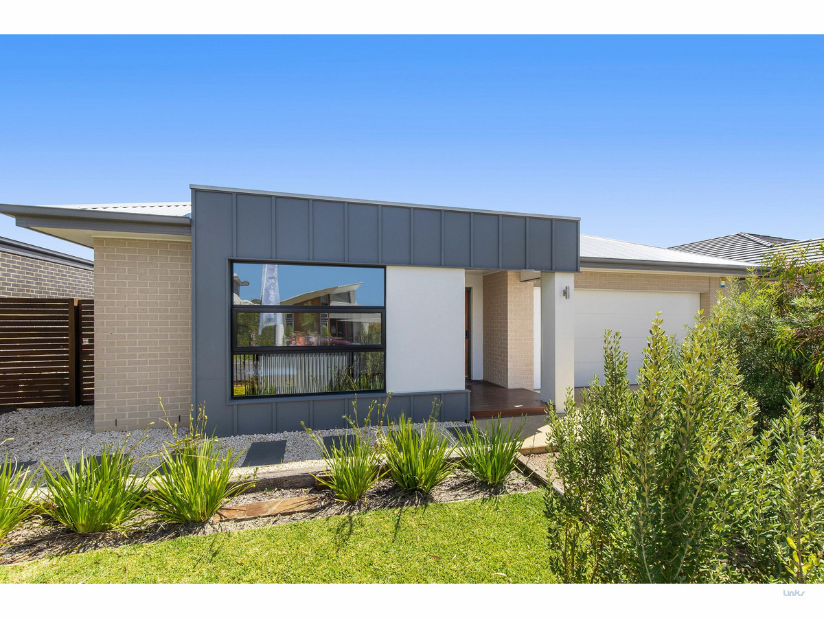  Contemporary ExDisplay Home That Will Impress