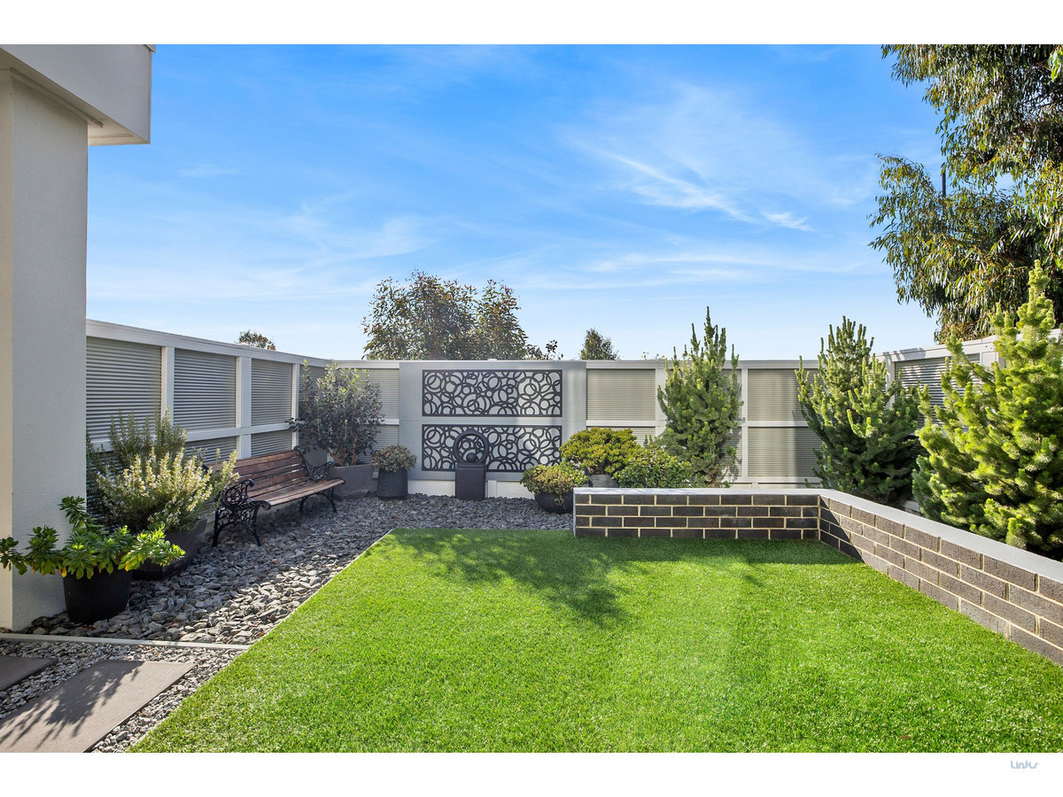  Exceptional Style In Original Quay Estate