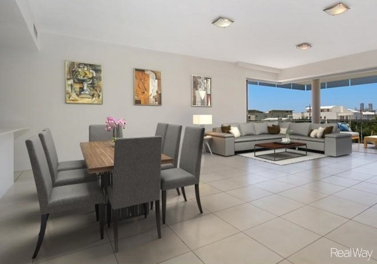 Offering for sale a 3rd floor apartment in Labrador. RealWay