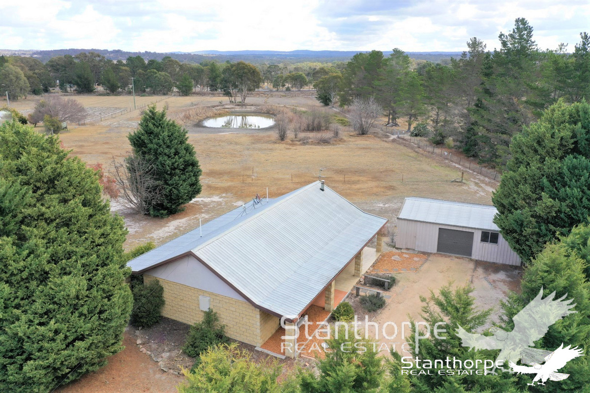 STANTHORPE 5 ACRES TOWN WATER + DAM LOVELY 3 BEDROOM SANDSTONE