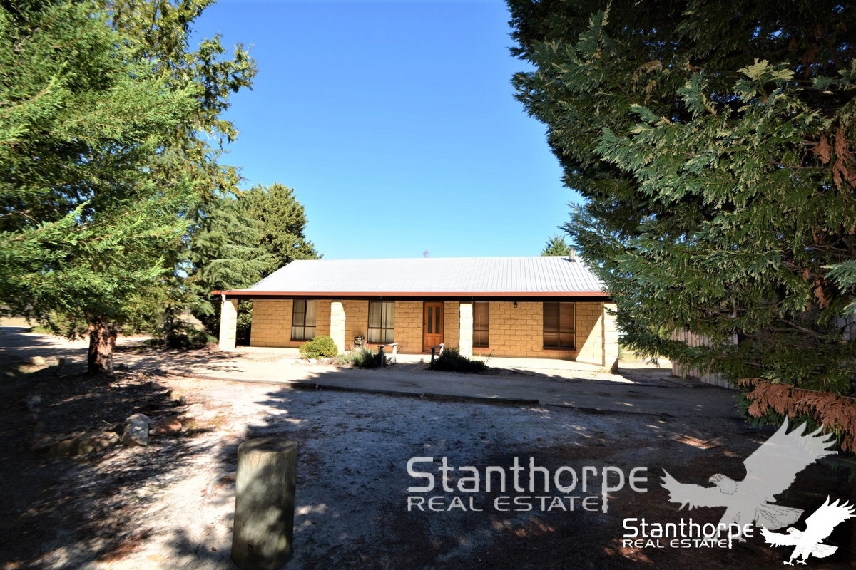 STANTHORPE 5 ACRES TOWN WATER + DAM LOVELY 3 BEDROOM SANDSTONE