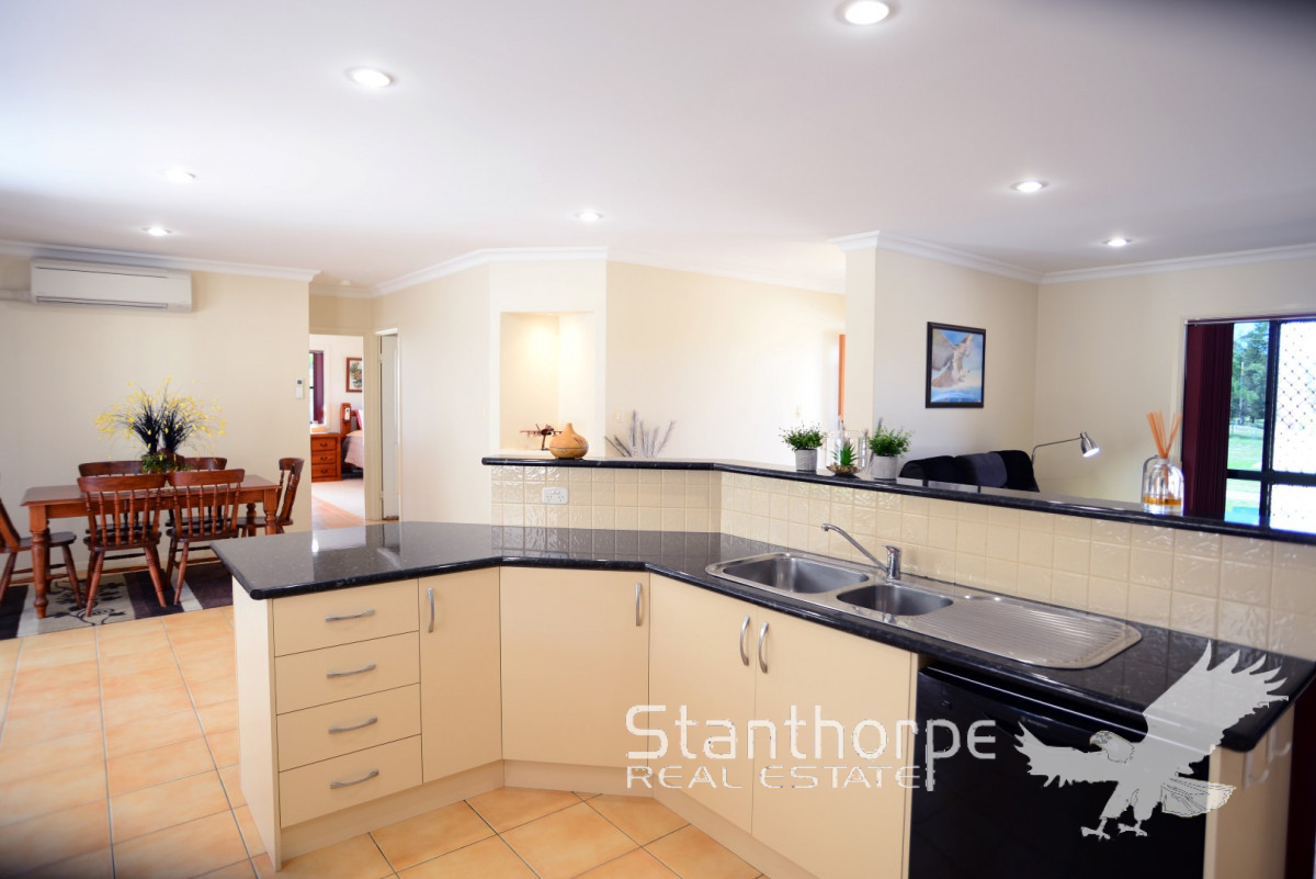 ACREAGE LIFESTYLE CLOSE TO TOWN MODERN 4 BEDROOM HOME ON 3.3 ACRES