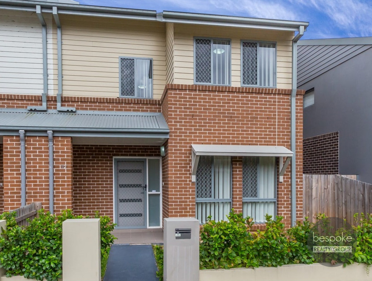  Waterside Estate Modern and Spacious End Terrace