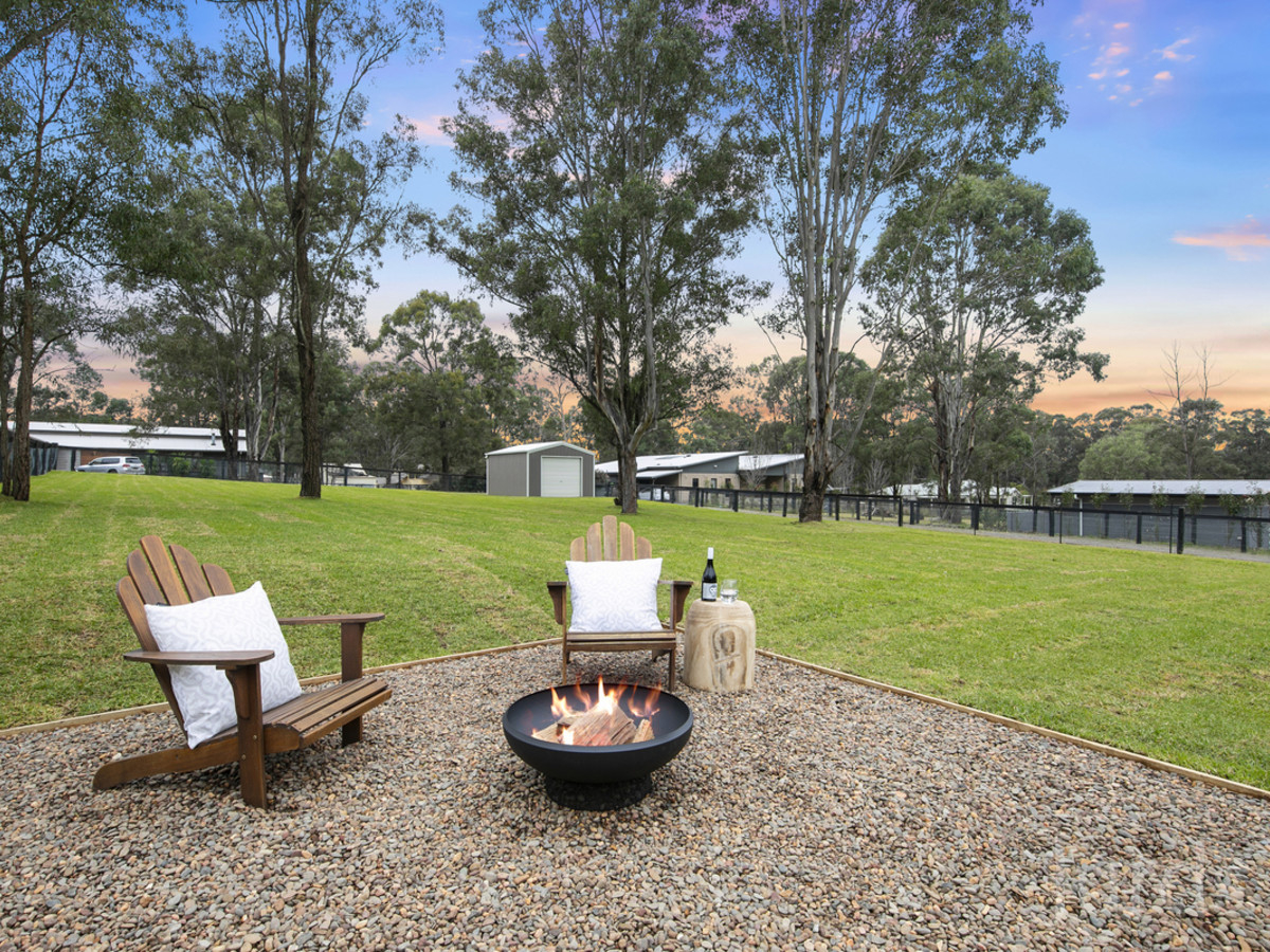 LUXURY HUNTER VALLEY HOME ON HALF ACRE