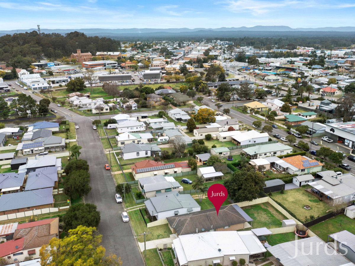 4 BEDS, 2 BATHS IN THE HEART OF CESSNOCK