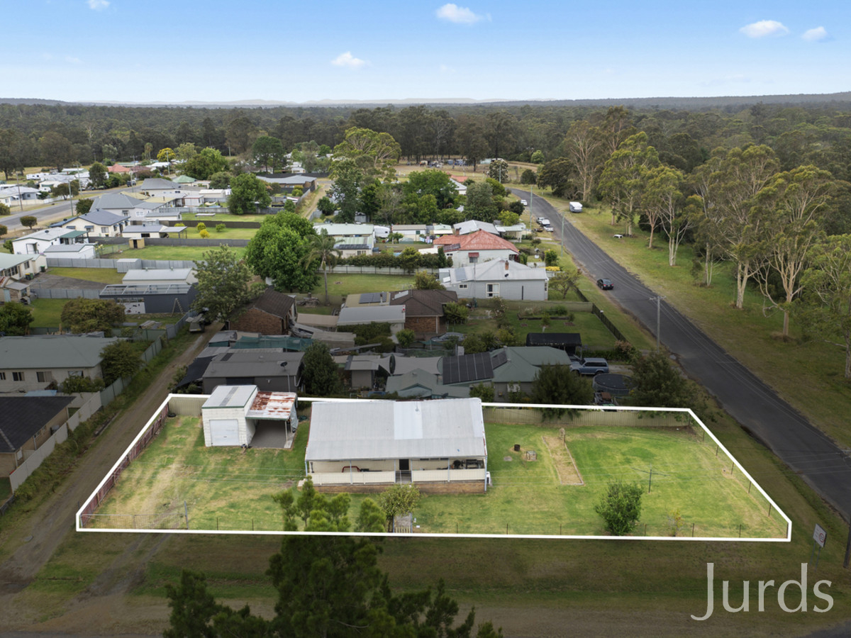 4-bedrooms-on-quarter-acre-block-with-dual-street-frontages