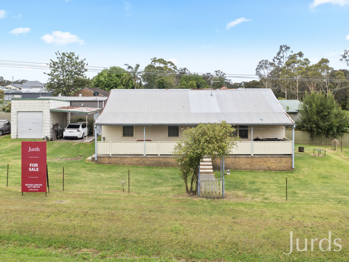 4-bedrooms-on-quarter-acre-block-with-dual-street-frontages