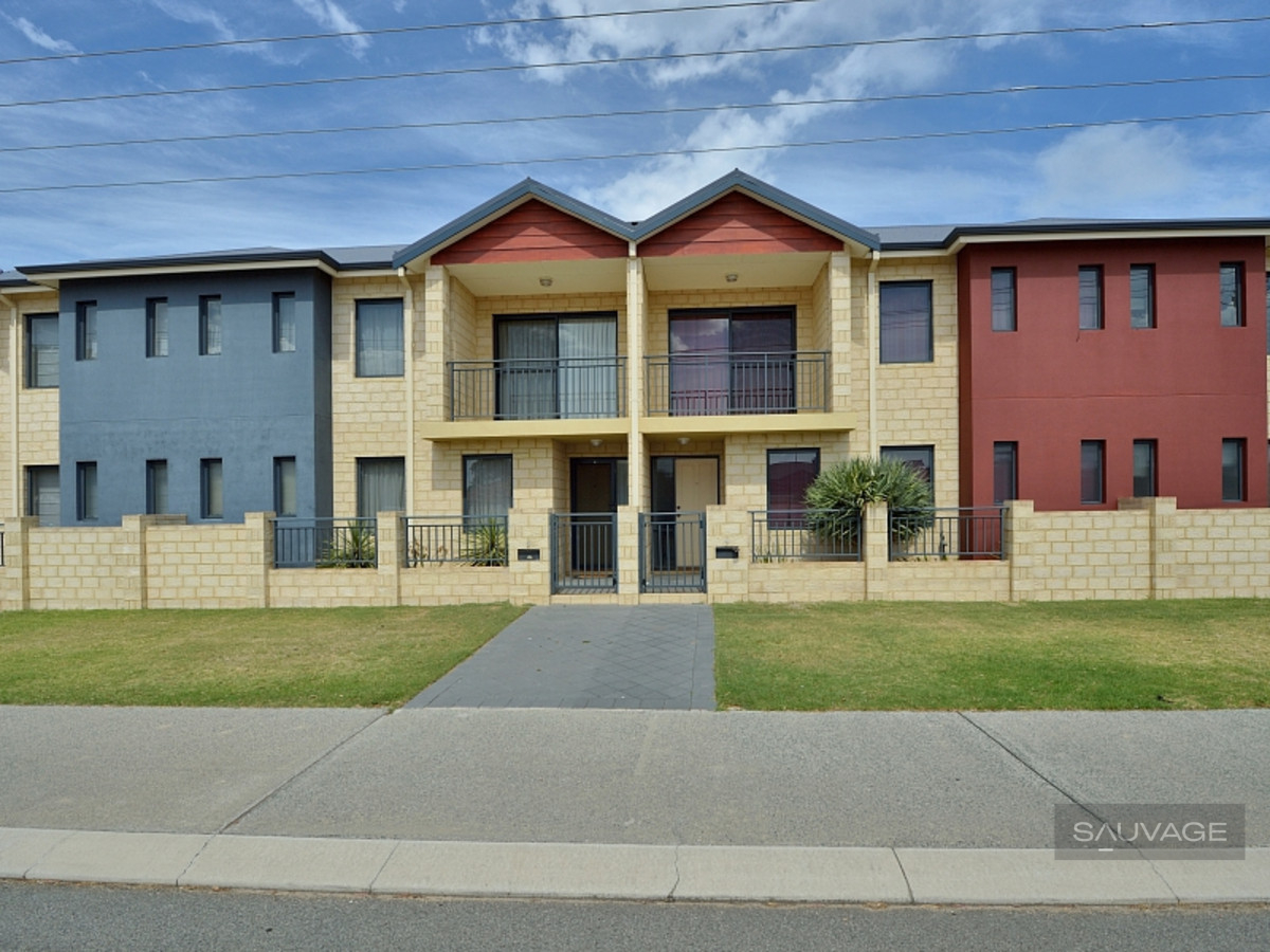 PERFECT LOCATION! STROLL TO THE BEAUTIFUL MANDURAH FORESHORE & ESTUARY