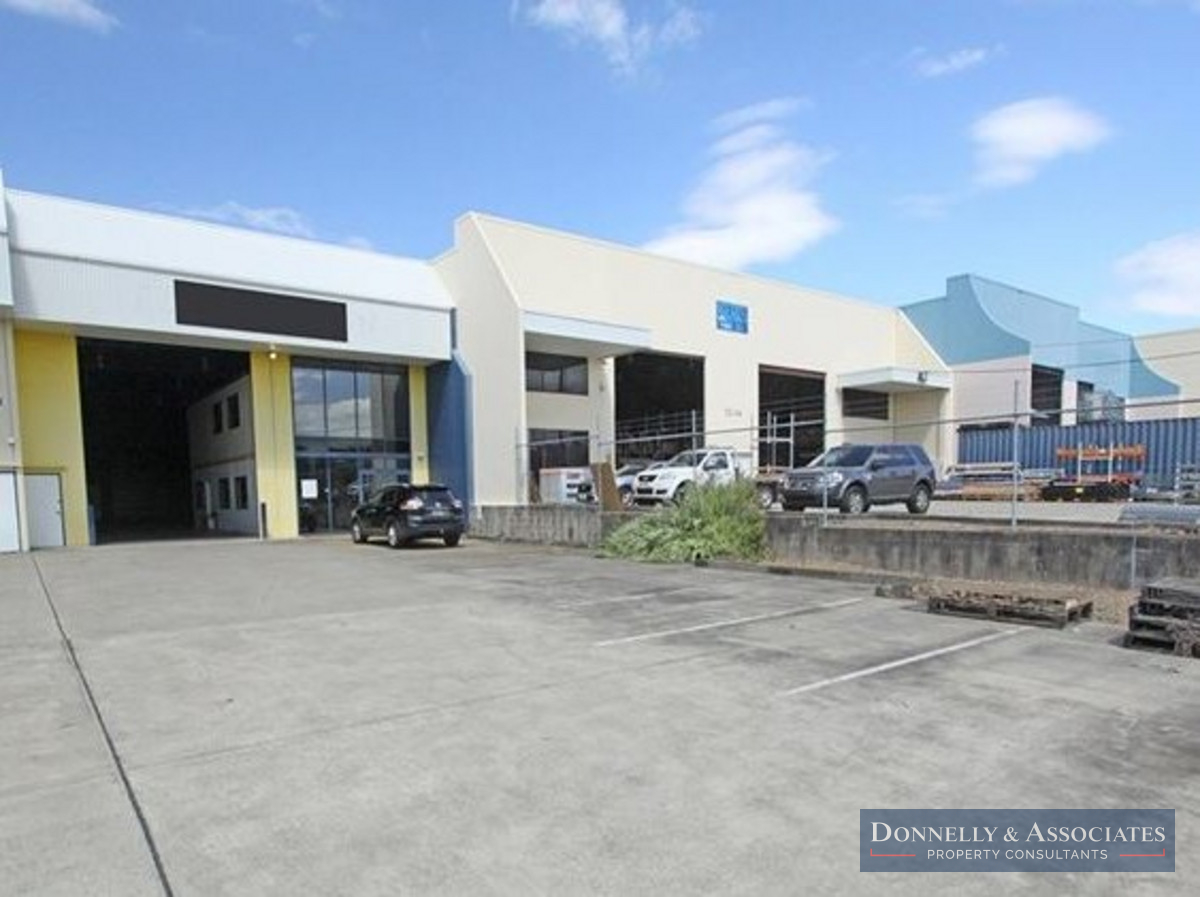 FUNCTIONAL WAREHOUSE IN MEADOWBROOK Donnelly & Associates Pty Ltd