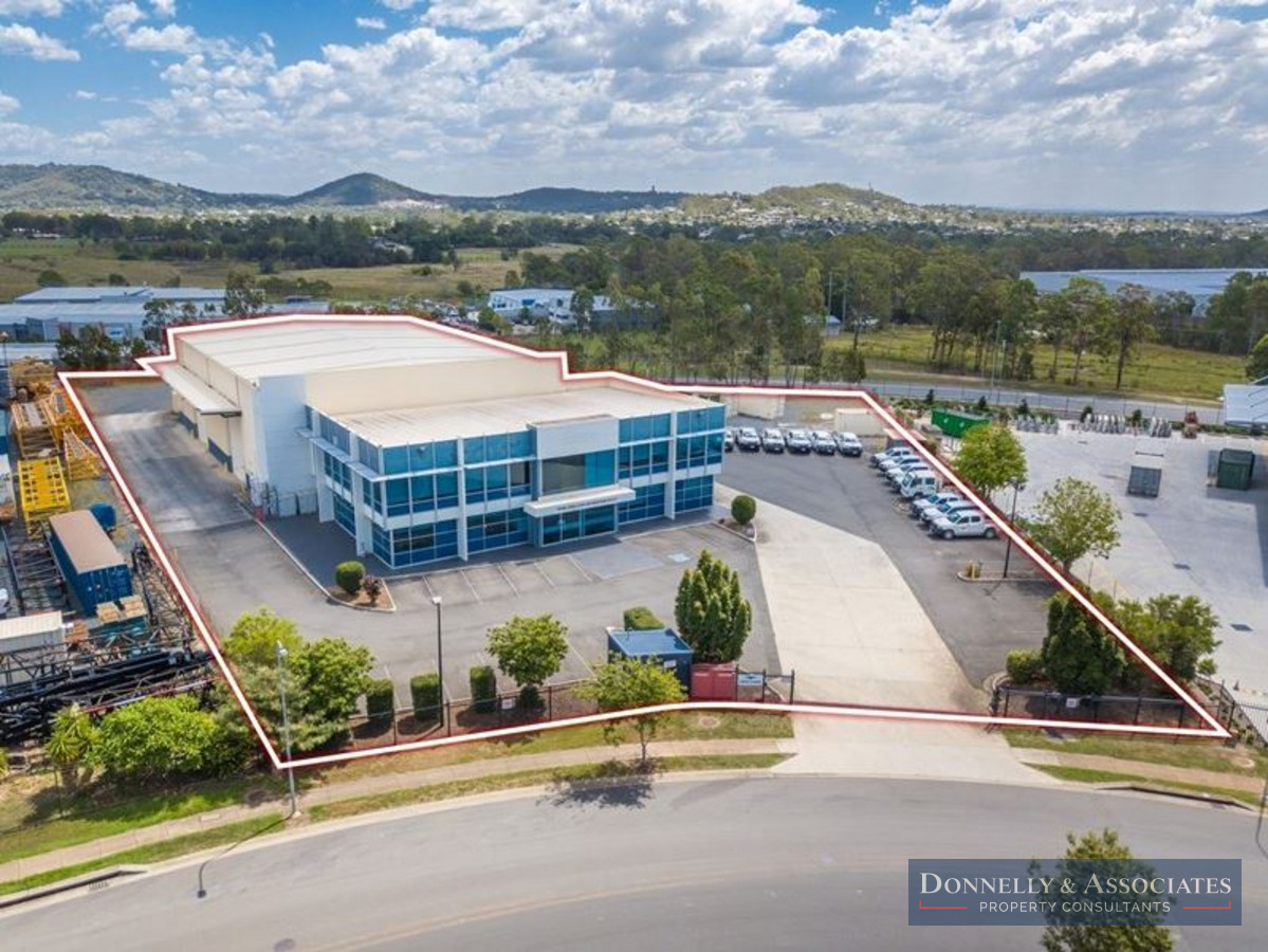 FREESTANDING WAREHOUSE IN YATALA Donnelly & Associates Pty Ltd