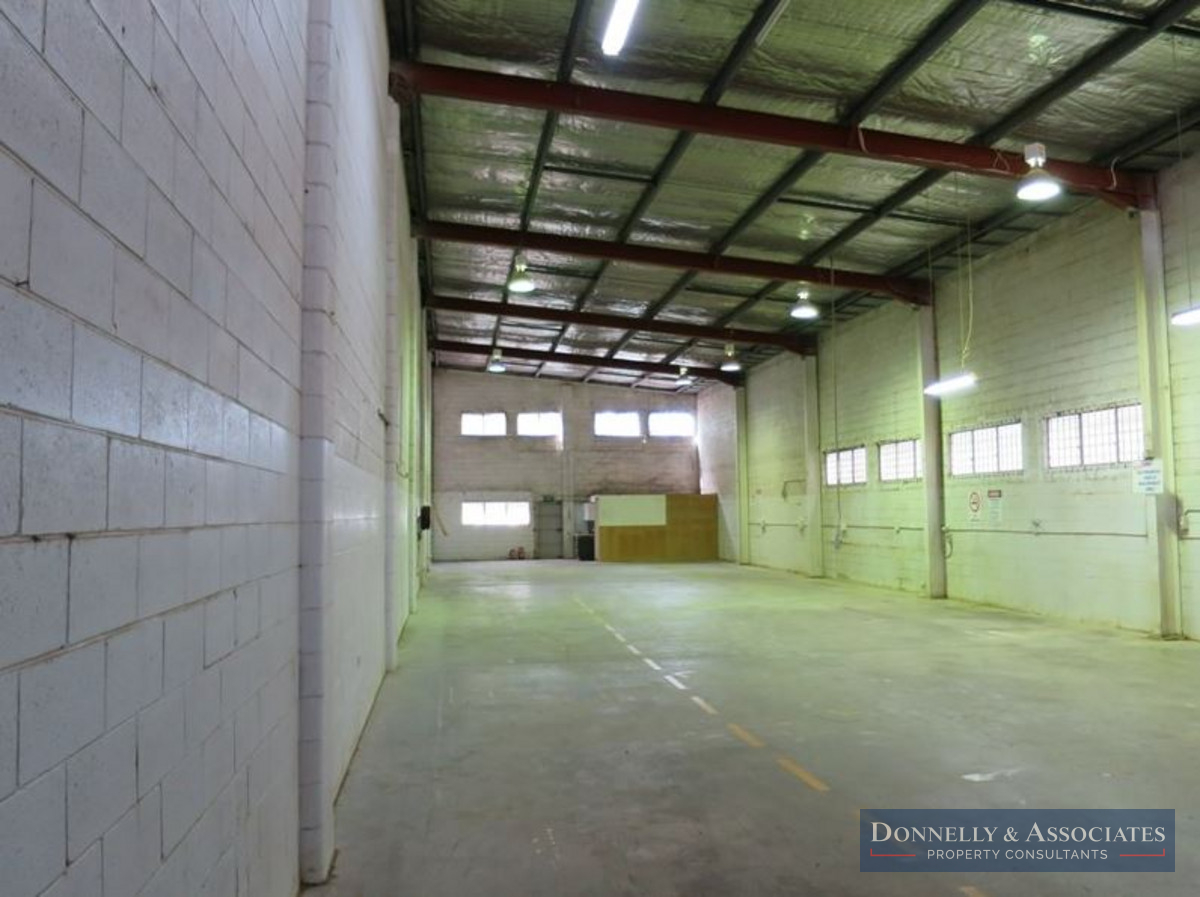 INDUSTRIAL WAREHOUSE IN UNDERWOOD Donnelly & Associates Pty Ltd