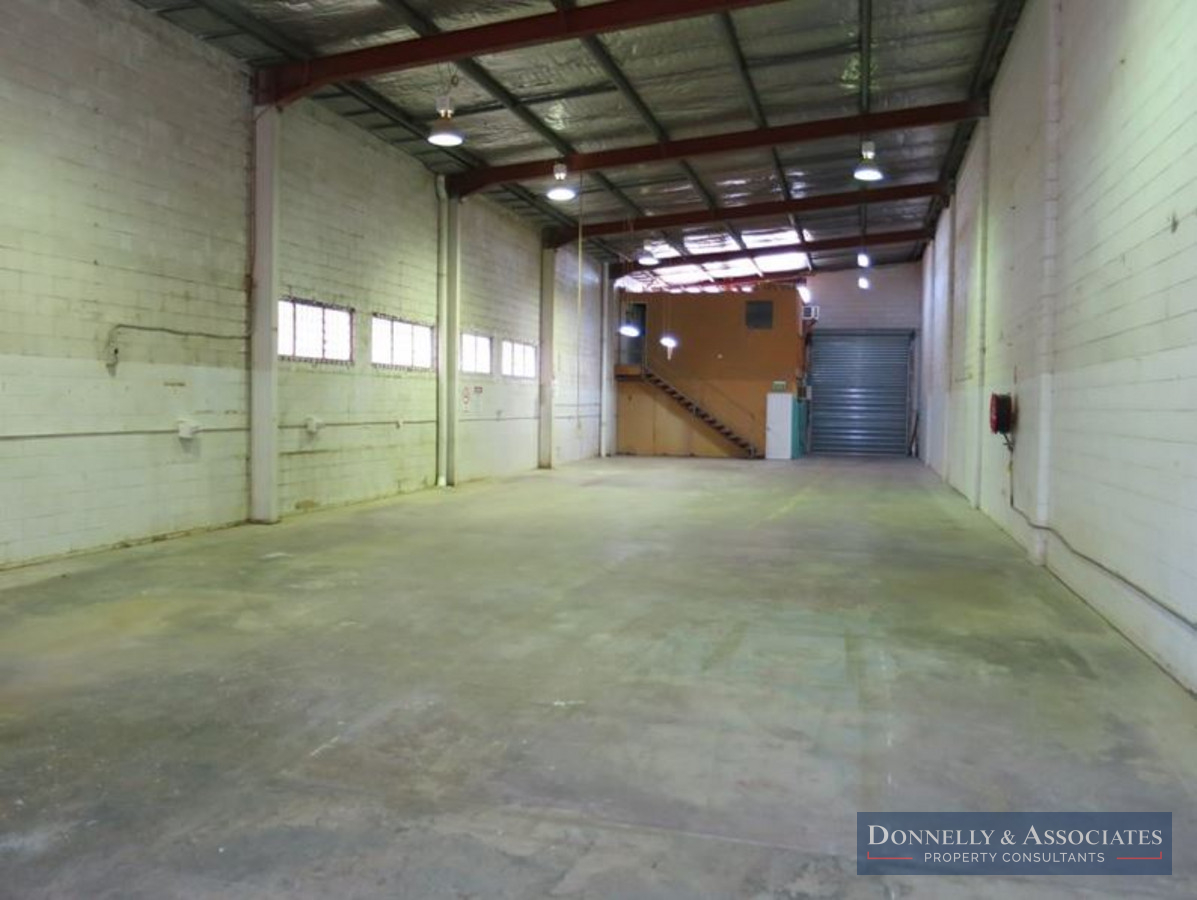 INDUSTRIAL WAREHOUSE IN UNDERWOOD Donnelly & Associates Pty Ltd