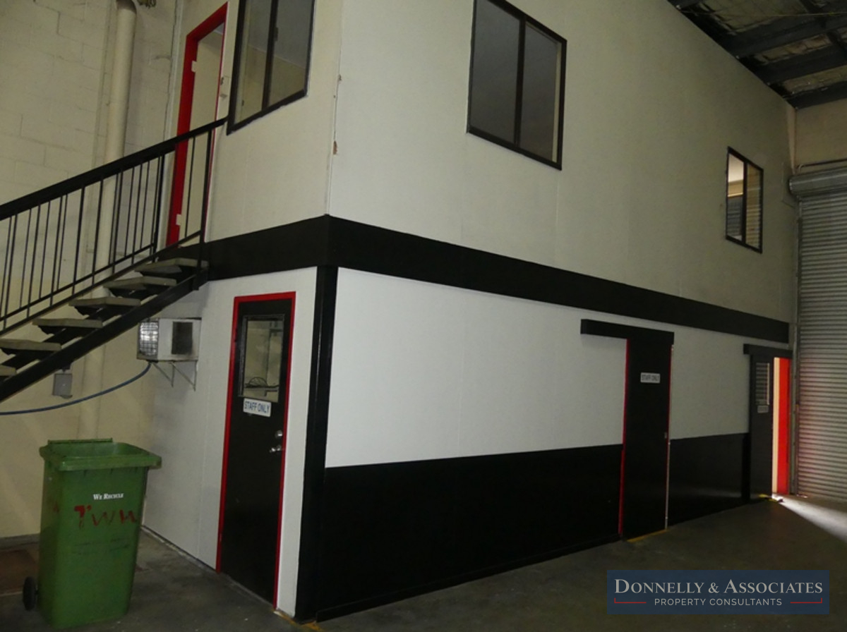 WAREHOUSE ON HIGH EXPOSURE SITE IN HILLCREST Donnelly & Associates