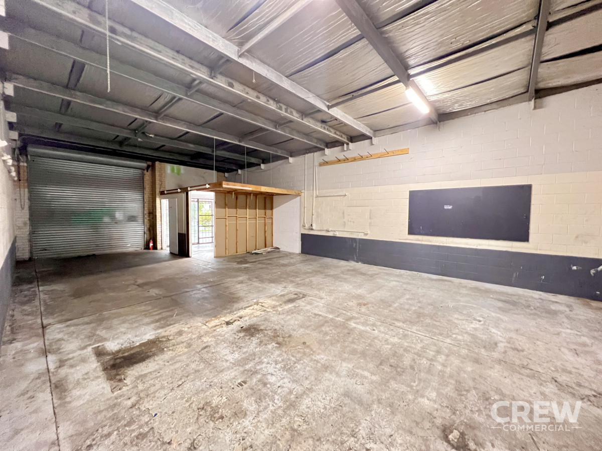 Factory / Warehouse Perfect for Storage Crew Commercial