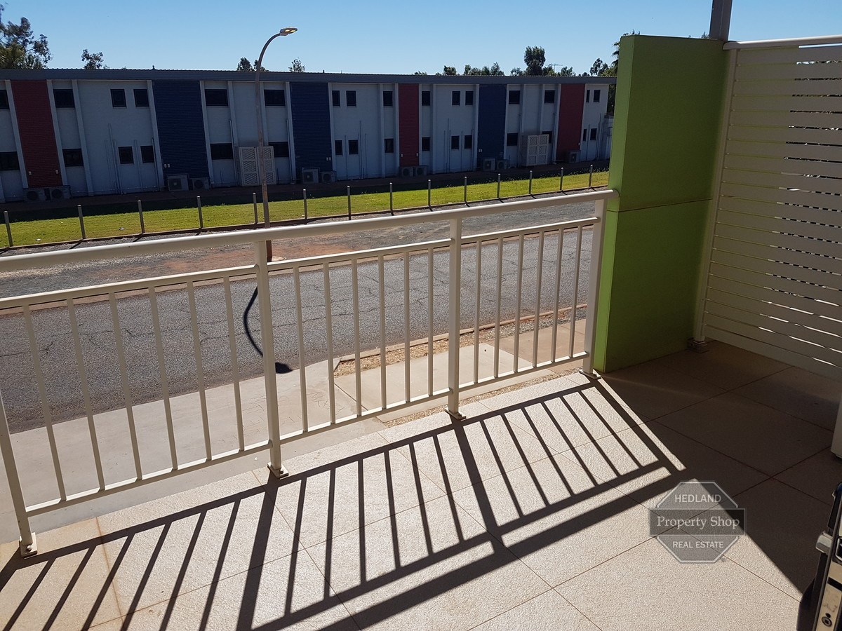  Modern unit with Balcony