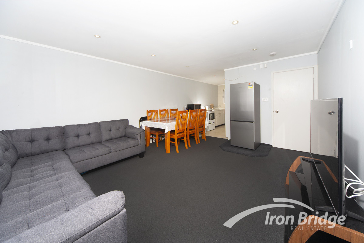 PERFECT STARTER, INVESTMENT OR DOWNSIZE!! Iron Bridge Property Group