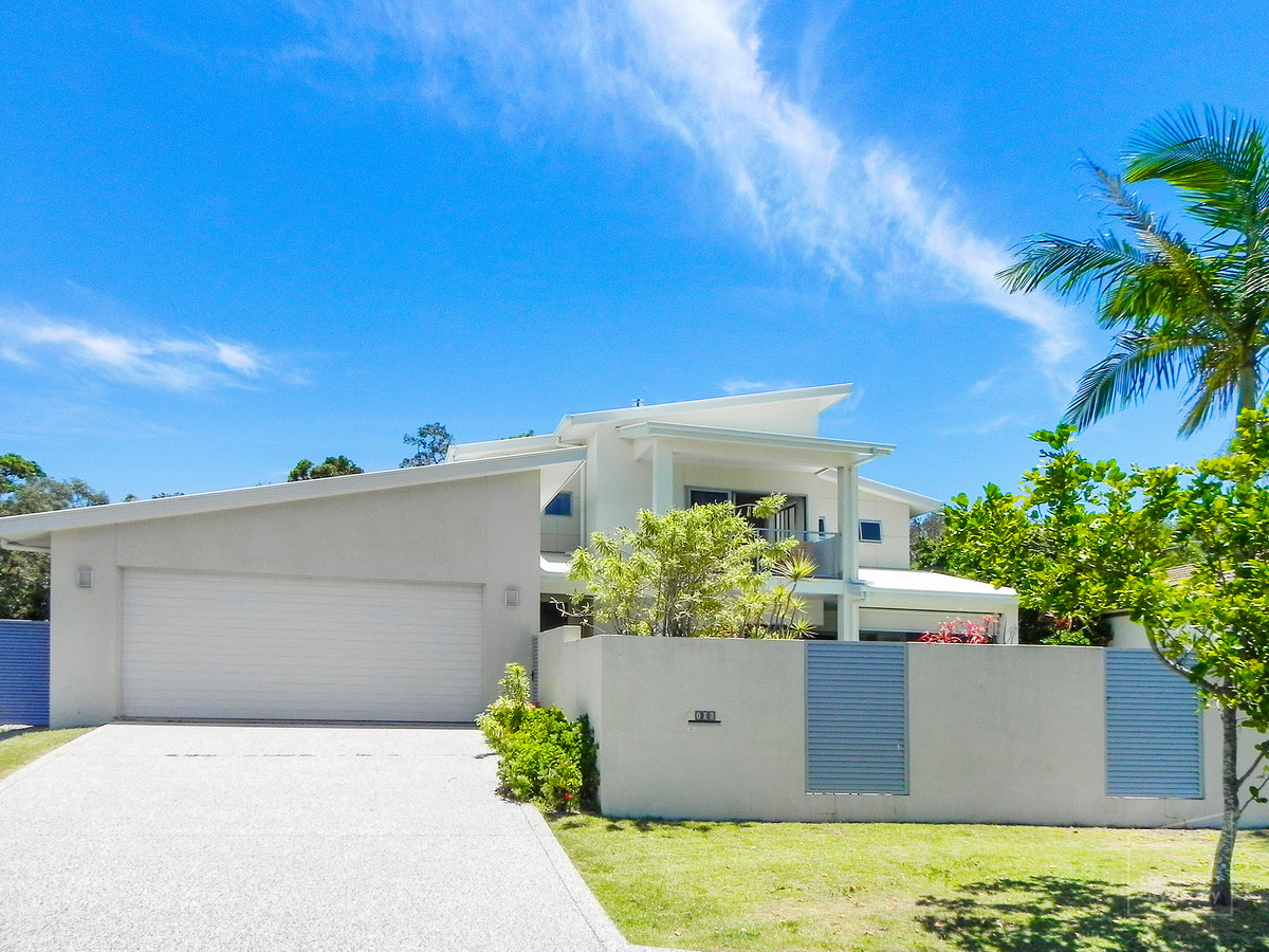 IMPRESSIVE DESIGNER FAMILY HOME • Caloundra City Realty