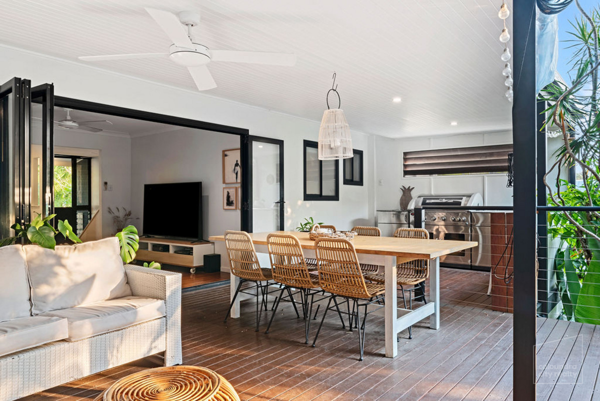 'BEACH HOUSE' MOFFAT BEACH • Caloundra City Realty