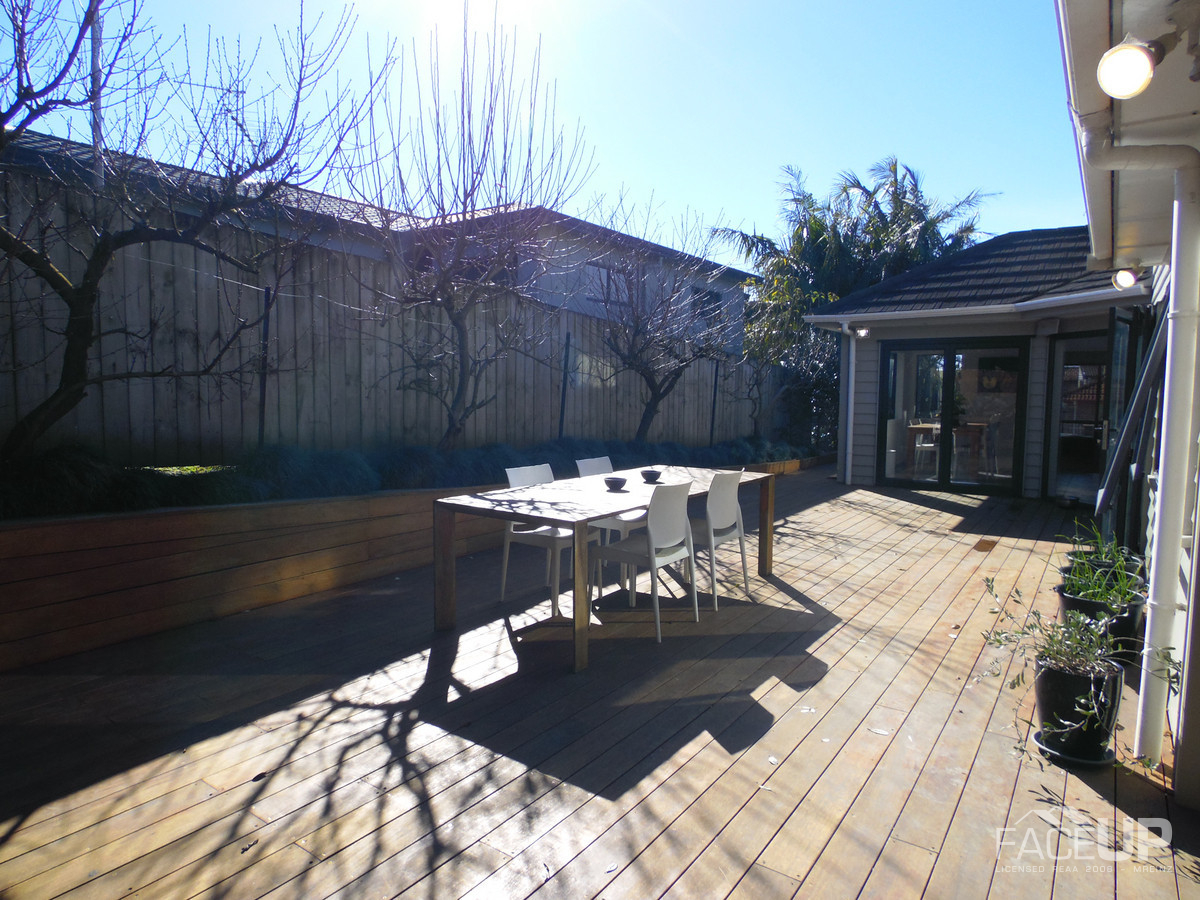  Te Atatu Peninsula, 4 bedrooms, 850
