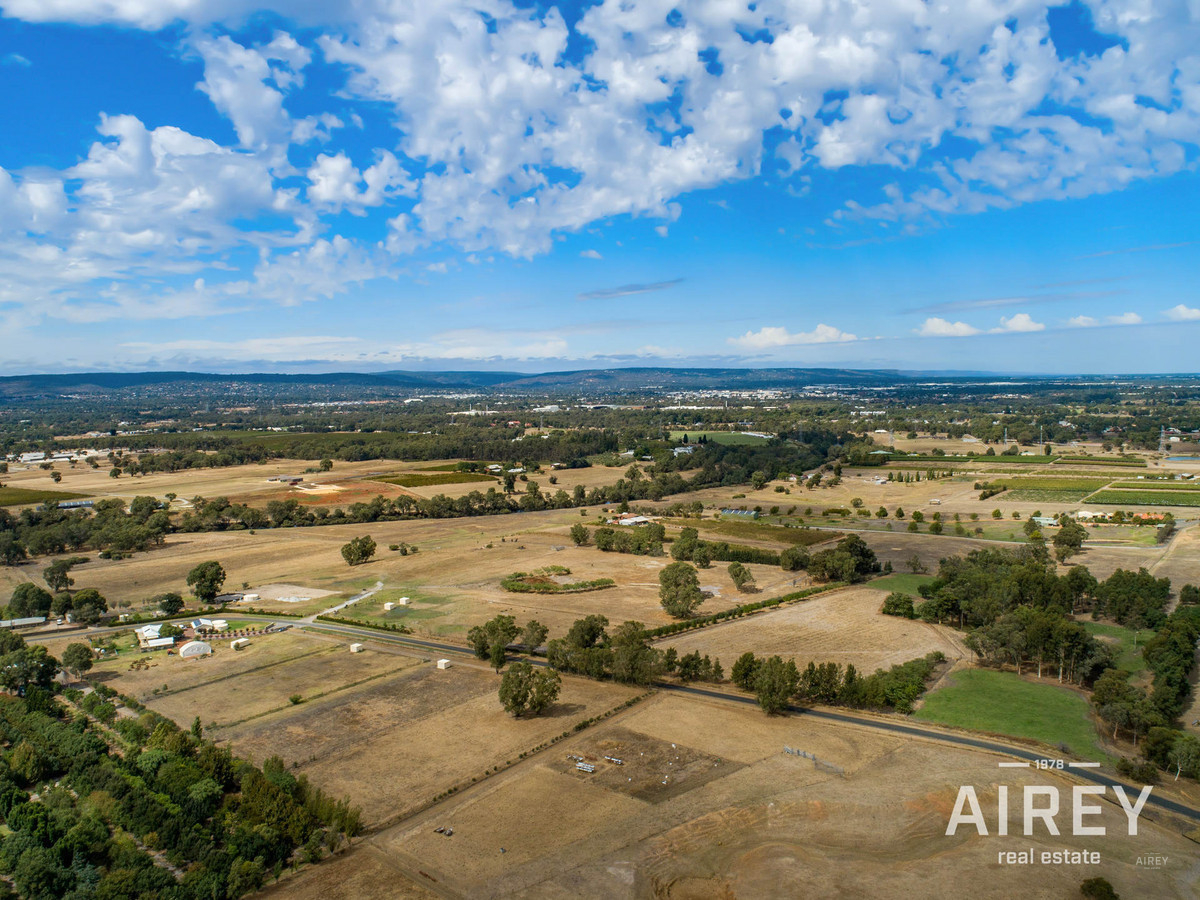 "SWAN VALLEY RIVER FRONT RARE EARTH OFFERING" (37.84 ACRES) Airey