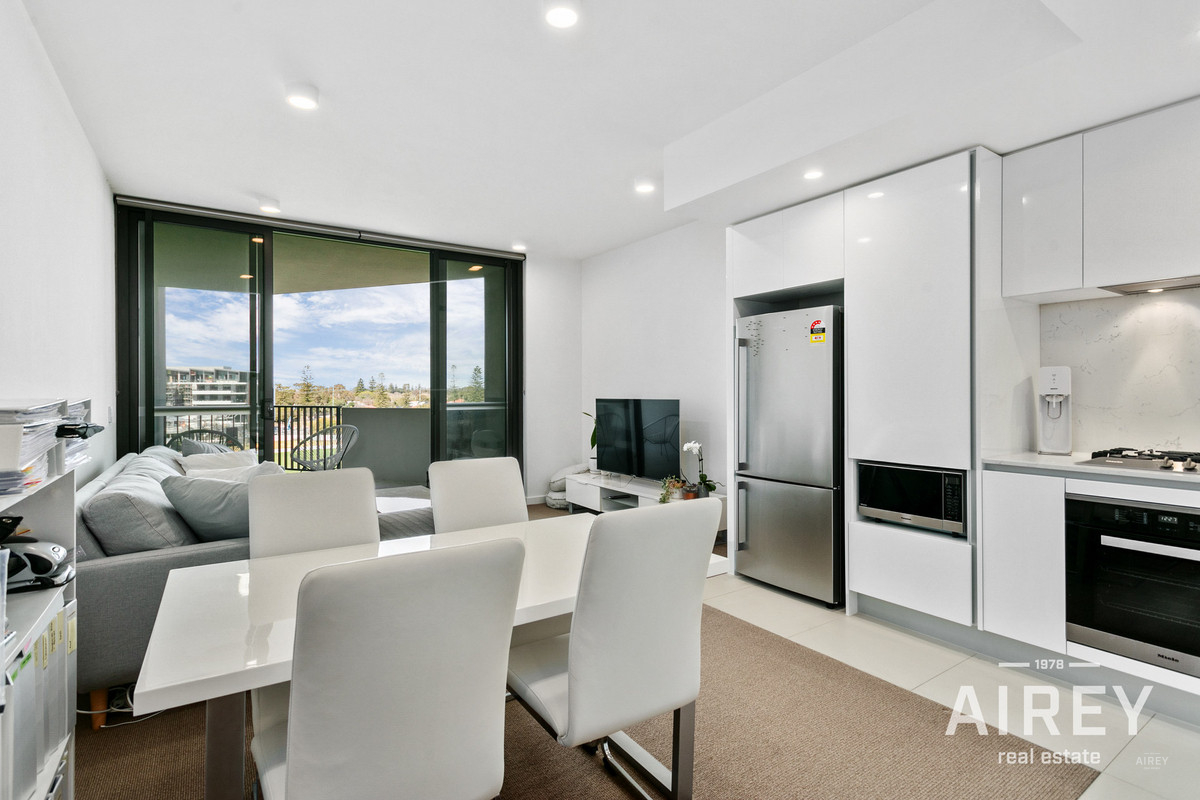 CLAREMONT OVAL VIEWS! Airey Real Estate