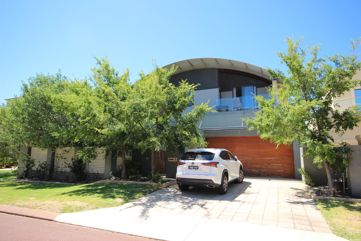 LARGE RIVER VIEW HOME Airey Real Estate