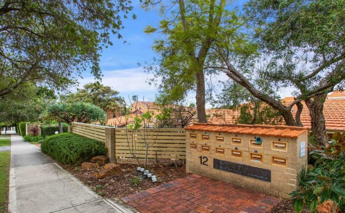 CENTRAL CLAREMONT IDEAL VILLA Airey Real Estate