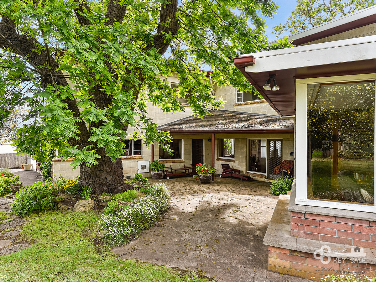 Three Oaks” One of a Kind A Mount Gambier Masterpiece